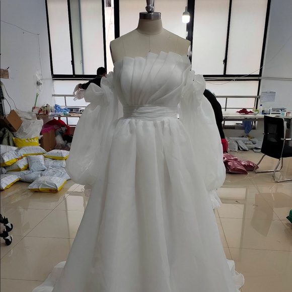 Wedding Dress - Picture 2 of 4